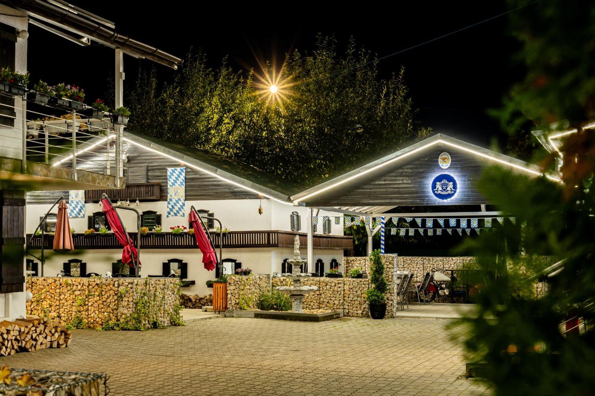 Hotel Casa Augsburg Băneşti Esterno foto